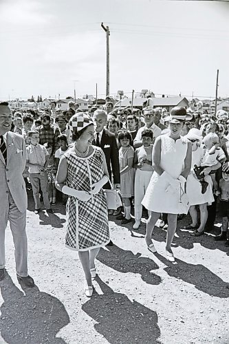 Queen Elizabeth II smiles at the crowd gathered to see her in Erickson during a royal visit to western Manitoba in 1970. (Brandon Sun Files)