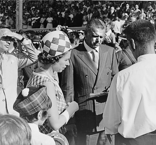Queen Elizabeth II with Provincial Exhibition of Manitoba board president Keith Macpherson, presents George Sheach with the premium awared for dairy bulls during a visit to Brandon in 1970. (Brandon Sun Files)