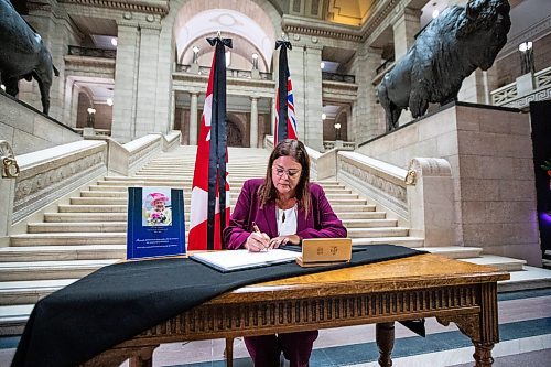 Daniel Crump / Winnipeg Free Press. Premier Heather Stefanson signs the book of condolences commemorating Queen Elizabeth II at the Manitoba legislature in Winnipeg. September 8, 2022.