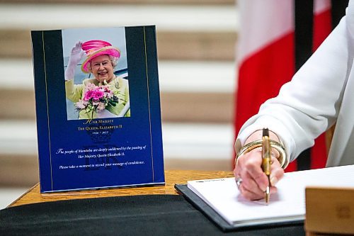 Daniel Crump / Winnipeg Free Press. Lt.-Gov. Janice Filmon signs the book of condolences commemorating Queen Elizabeth II at the Manitoba legislature in Winnipeg. September 8, 2022.