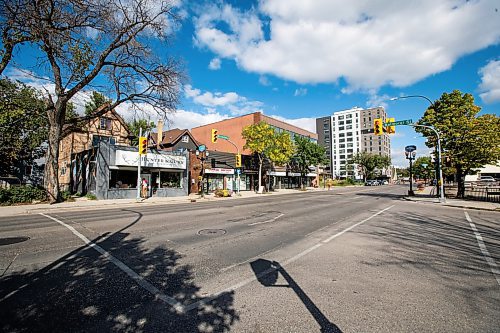 Daniel Crump / Winnipeg Free Press. Winnipeg police say a man was stabbed at the intersection of Broadway Boulevard and Balmoral Street in Winnipeg Friday afternoon. September 10, 2022.