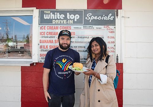 JESSICA LEE / WINNIPEG FREE PRESS

Reporters AV Kitching (right) and Ben Waldman are photographed with the burger for Le Burger Week from The White Top Drive-In on September 12, 2022 at the eatery.

Reporters: AV Kitching and Ben Waldman