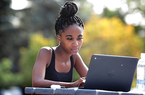 RUTH BONNEVILLE / WINNIPEG FREE PRESS

Local - University students and masks

Nthabiseng Peters works on her laptop outside during her break at the U of M Monday.  

Students from the University of Manitoba and the University of Winnipeg respond to questions about mask use on campus with FP reporter Monday.  

Sept 12th,  2022
