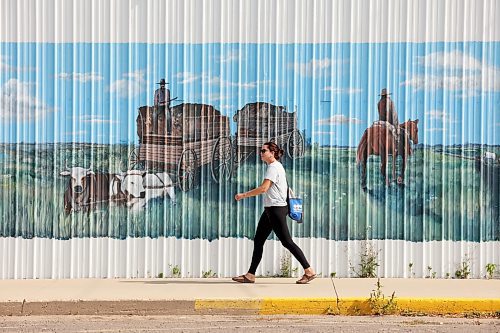 12092022
A pedestrian walks past a mural on the side of a building in downtown Neepawa on a hot Monday afternoon.  (Tim Smith/The Brandon Sun)
