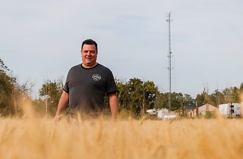 JOHN WOODS / WINNIPEG FREE PRESS
Jeff Klause, CEO of regional internet service provider Voyageur Internet Inc. is photographed beside one of his wireless towers at the Town and Country Campground just outside Winnipeg Monday, September 12, 2022. The tower provides wireless internet service to clients within 5 miles and connects to other towers to extend it&#x2019;s range into rural communities. Manitoba Hydro Telecom (MHT) is getting out of the business and will make it harder for companies like Voyageur, who uses MHT cable infrastructure, to deliver services to rural and remote communities.

Re: Cash