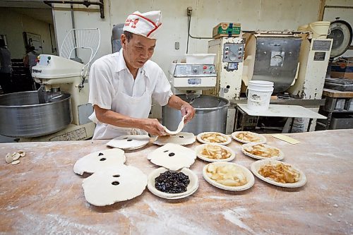 MIKE DEAL / WINNIPEG FREE PRESS
Bakery Foreman, Thuan Nguyen, puts the pie crust tops on some pies.
Russ Meier, owner of the Donut House, 500 Selkirk Avenue, which has been around in one form or another - OK, mostly round - for 75 years, this year.
220913 - Tuesday, September 13, 2022.