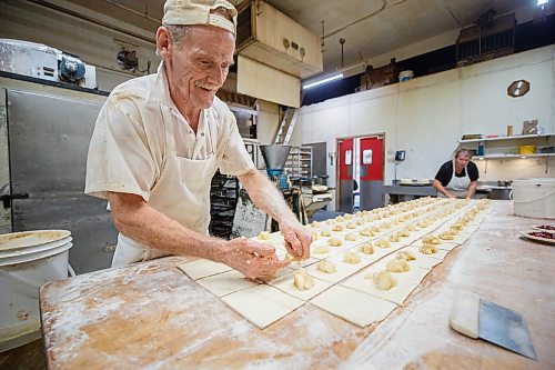 MIKE DEAL / WINNIPEG FREE PRESS
Baker, Peter Souter, puts filling into squares of dough for apple strudels.
Russ Meier, owner of the Donut House, 500 Selkirk Avenue, which has been around in one form or another - OK, mostly round - for 75 years, this year.
220913 - Tuesday, September 13, 2022.