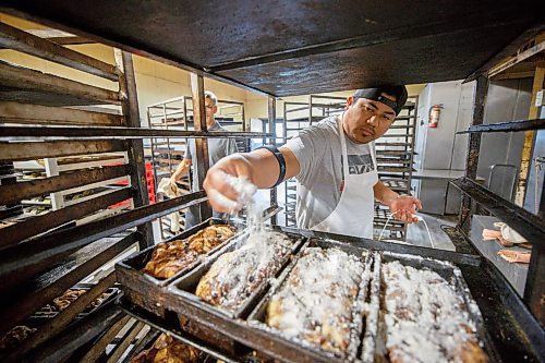 MIKE DEAL / WINNIPEG FREE PRESS
Baker, Lester Villa, sprinkles a mixture that includes margarin, pastry flour and fine sugar, onto loaves of Apple Cinnamon bread that have come out of the proofing oven, before being put into the huge walk-in over to bake.
Russ Meier, owner of the Donut House, 500 Selkirk Avenue, which has been around in one form or another - OK, mostly round - for 75 years, this year.
220913 - Tuesday, September 13, 2022.