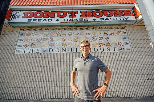 MIKE DEAL / WINNIPEG FREE PRESS
Russ Meier, owner of the Donut House, 500 Selkirk Avenue, which has been around in one form or another - OK, mostly round - for 75 years, this year.
220913 - Tuesday, September 13, 2022.