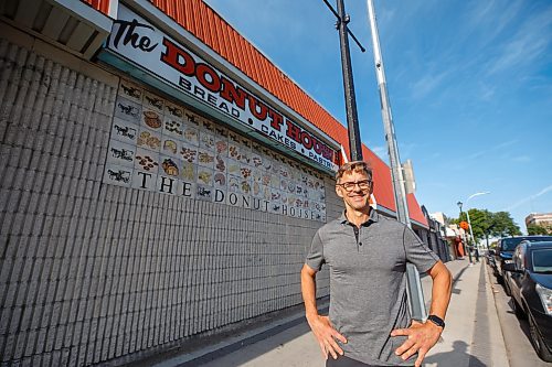 MIKE DEAL / WINNIPEG FREE PRESS
Russ Meier, owner of the Donut House, 500 Selkirk Avenue, which has been around in one form or another - OK, mostly round - for 75 years, this year.
220913 - Tuesday, September 13, 2022.