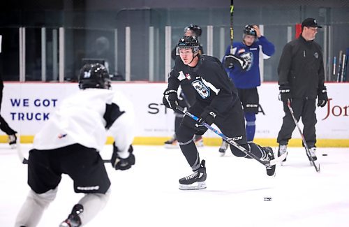 RUTH BONNEVILLE / WINNIPEG FREE PRESS

SPORTS - Ice

Ice Defenceman, Ashton Cumby during  practice at Rink training centre Tuesday.  

Mike Sawatzky  | Sports Reporter


Sept 13th,  2022
