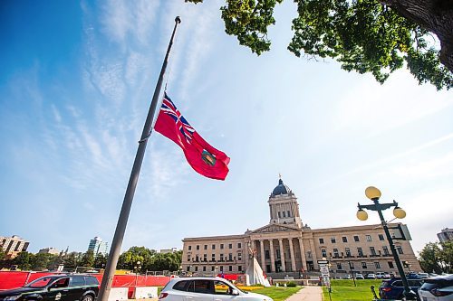 MIKAELA MACKENZIE / WINNIPEG FREE PRESS

The flags fly at half mast outside of the Manitoba Legislative Building in Winnipeg on Tuesday, Sept. 13, 2022. For --- story.
Winnipeg Free Press 2022.