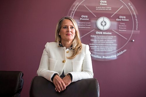 MIKAELA MACKENZIE / WINNIPEG FREE PRESS

Noni Classen, with the Canadian Centre for Child Protection, poses for a portrait in Winnipeg on Tuesday, Sept. 13, 2022. She weighed in on the lack of transparency with teacher misconduct. For Katrina story.
Winnipeg Free Press 2022.