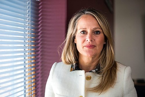 MIKAELA MACKENZIE / WINNIPEG FREE PRESS

Noni Classen, with the Canadian Centre for Child Protection, poses for a portrait in Winnipeg on Tuesday, Sept. 13, 2022. She weighed in on the lack of transparency with teacher misconduct. For Katrina story.
Winnipeg Free Press 2022.