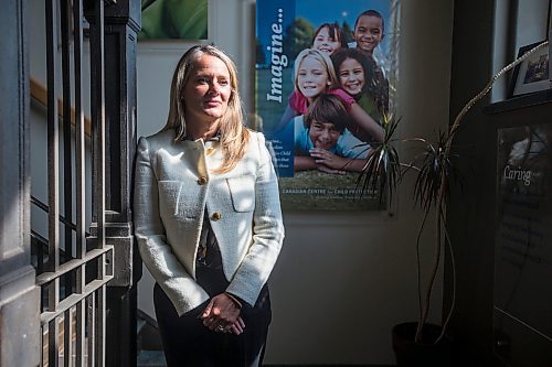 MIKAELA MACKENZIE / WINNIPEG FREE PRESS

Noni Classen, with the Canadian Centre for Child Protection, poses for a portrait in Winnipeg on Tuesday, Sept. 13, 2022. She weighed in on the lack of transparency with teacher misconduct. For Katrina story.
Winnipeg Free Press 2022.