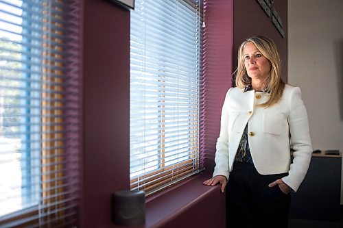 MIKAELA MACKENZIE / WINNIPEG FREE PRESS

Noni Classen, with the Canadian Centre for Child Protection, poses for a portrait in Winnipeg on Tuesday, Sept. 13, 2022. She weighed in on the lack of transparency with teacher misconduct. For Katrina story.
Winnipeg Free Press 2022.