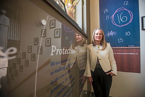 MIKAELA MACKENZIE / WINNIPEG FREE PRESS

Noni Classen, with the Canadian Centre for Child Protection, poses for a portrait in Winnipeg on Tuesday, Sept. 13, 2022. She weighed in on the lack of transparency with teacher misconduct. For Katrina story.
Winnipeg Free Press 2022.