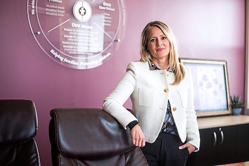 MIKAELA MACKENZIE / WINNIPEG FREE PRESS

Noni Classen, with the Canadian Centre for Child Protection, poses for a portrait in Winnipeg on Tuesday, Sept. 13, 2022. She weighed in on the lack of transparency with teacher misconduct. For Katrina story.
Winnipeg Free Press 2022.