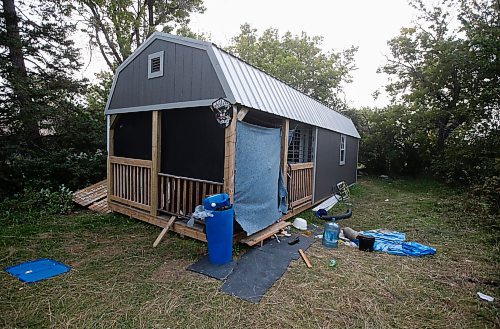 JOHN WOODS / WINNIPEG FREE PRESS
A tiny home has been placed on a piece of city property near St James Memorial Sports Park by someone locals say is homeless in Winnipeg Tuesday, September 13, 2022.

Re: Abas