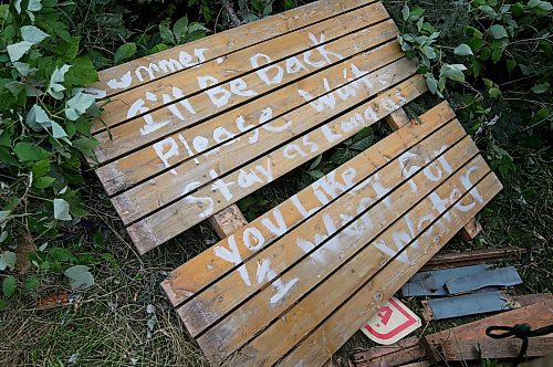 JOHN WOODS / WINNIPEG FREE PRESS
A tiny home has been placed on a piece of city property near St James Memorial Sports Park by someone locals say is homeless in Winnipeg Tuesday, September 13, 2022.

Re: Abas