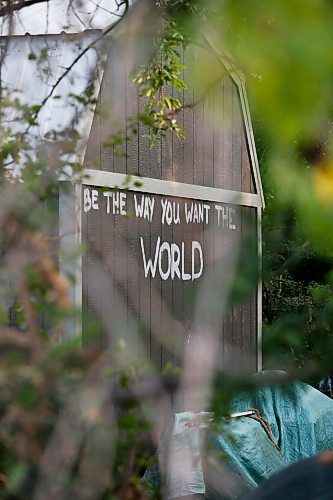 JOHN WOODS / WINNIPEG FREE PRESS
A tiny home has been placed on a piece of city property near St James Memorial Sports Park by someone locals say is homeless in Winnipeg Tuesday, September 13, 2022.

Re: Abas