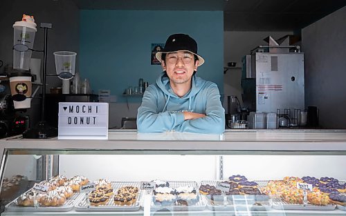 JESSICA LEE / WINNIPEG FREE PRESS



Mumu Ma, owner of Not a Donut, is photographed at his shop on October 26, 2021. The donuts are made with rice flour and come in flavours like chocolate, matcha, blueberry and coffee.



Reporter: Eva