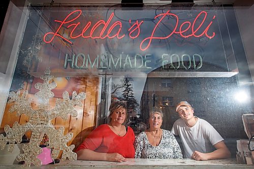 MIKE DEAL / WINNIPEG FREE PRESS

Luda&#x2019;s Deli closed in March 2020, like every restaurant in Manitoba. But while many reopened for takeout or dine in a while ago, Luda&#x2019;s stayed closed.

Until Monday.

Tracey Konopada (centre) and her daughter Kristy Clarke (left) and grandson Knowle Clarke (right), 19, walked back into the old deli, which they&#x2019;ve run since 1987, and were shortly after greeted by regulars who hadn&#x2019;t ordered their usuals in over 600 days.

See Ben Waldman story

211102 - Tuesday, November 02, 2021.