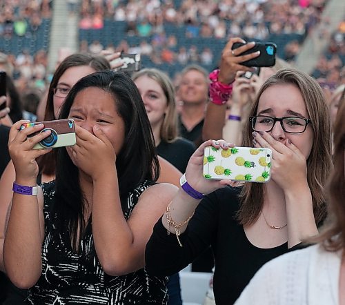 MELISSA TAIT / WINNIPEG FREE PRESS FILES
In this 2015 photo, fans react (and record with their phones) as One Direction takes the stage at Investors Group Field. 