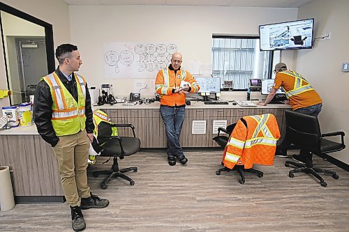 SHANNON VANRAES / WINNIPEG FREE PRESS

Parrish &amp; Heimbecker&#x2019;s Western Region Regional Manager Daryl McCharles speaks in the control room of the newly completed Dugald Grain Elevator &amp; Crop Inputs Centre east of Winnipeg on November 16, 2021.