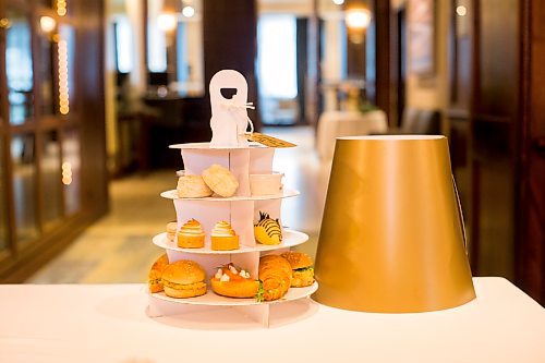 MIKAELA MACKENZIE / WINNIPEG FREE PRESS



The to-go version of the Winnie-the-Pooh themed high tea at the Fairmont, which is part of their 50-year anniversary celebrations, in Winnipeg on Thursday, Nov. 4, 2021. For Eva Wasney story.

Winnipeg Free Press 2021.