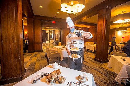 MIKAELA MACKENZIE / WINNIPEG FREE PRESS



Richard Duncan, executive sous chef at the Fairmont, brings out the Winnie-the-Pooh themed high tea, which is part of the hotel's 50-year anniversary celebrations, in Winnipeg on Thursday, Nov. 4, 2021. For Eva Wasney story.

Winnipeg Free Press 2021.