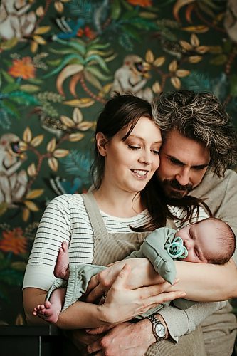 Whitney Atkinson photo



Dave and Roberta Landreth, and their baby Finlay. 



- for Eva Wasney story / Winnipeg Free Press 2021