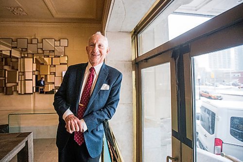 MIKAELA MACKENZIE / WINNIPEG FREE PRESS

Ernest Rady, this year&#x2019;s recipient of the U of M&#x2019;s IDEA award, poses for a portrait at the Fort Garry Hotel on Wednesday, Nov. 17, 2021. For Martin Cash story.
Winnipeg Free Press 2021.