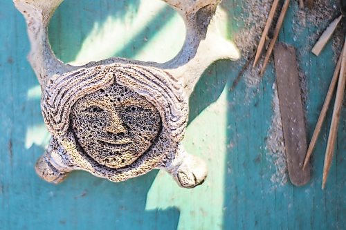 MIKAELA MACKENZIE / WINNIPEG FREE PRESS



Finished pieces on Inuit carver Goota Ashoona's work bench near Elie on Tuesday, Nov. 9, 2021. For Jen story.

Winnipeg Free Press 2021.