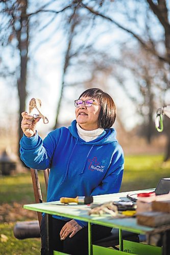 MIKAELA MACKENZIE / WINNIPEG FREE PRESS



Inuit carver Goota Ashoona, who comes from a long line of artists and whose scupture lives outside of Qaumajuq, poses for a portrait with a newly finished whalebone carving in her yard near Elie on Tuesday, Nov. 9, 2021. For Jen story.

Winnipeg Free Press 2021.