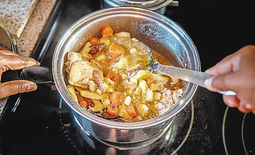 MIKE DEAL / WINNIPEG FREE PRESS

Anucyia Victor Kitching prepares her mother&#x2019;s chicken stew at her home in Portage la Prairie, Tuesday morning.

See Anucyia's story

211123 - Tuesday, November 23, 2021.