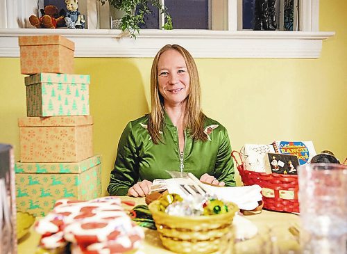 JESSICA LEE / WINNIPEG FREE PRESS



Eileen Fowler is a Winnipeg mom and thrifter who recently launched a side hustle curating gift sets of pre-loved items. She is photographed in her home putting together a gift set which she will then photograph, post on Instagram and then wrap it when it sells.



Reporter: Joel