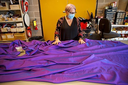 MIKE DEAL / WINNIPEG FREE PRESS
Costume Designer, Leanne Foley, in the wardrobe department with the cloth that will be part of the Queens gown.
A behind-the-scene look at the Royal Manitoba Theatre Company's production of Orlando a play by Virginia Woolf and adapted by Sarah Ruhl, which is running from November 25 - December 18.
See Alan Small story
211119 - Friday, November 19, 2021.