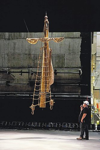 MIKE DEAL / WINNIPEG FREE PRESS
Head Carpenter, Chris Thomson, talks to the person lowering mast and rigging from the rafters.
A behind-the-scene look at the Royal Manitoba Theatre Company's production of Orlando a play by Virginia Woolf and adapted by Sarah Ruhl, which is running from November 25 - December 18.
See Alan Small story
211118 - Thursday, November 18, 2021.