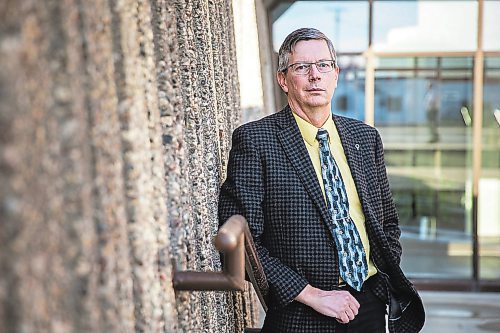 MIKAELA MACKENZIE / WINNIPEG FREE PRESS



Manitoba Teachers' Society president James Bedford poses for a portrait at the organization's headquarters in Winnipeg on Thursday, Oct. 22, 2020. For Maggie Macintosh story.



Winnipeg Free Press 2020