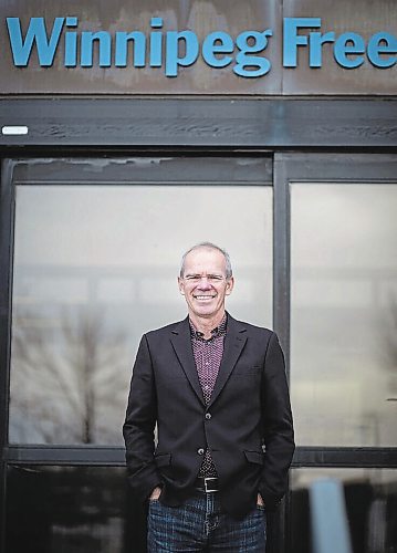 JESSICA LEE / WINNIPEG FREE PRESS



Winnipeg Free Press Publisher Bob Cox is photographed in front of the Free Press building on November 26, 2021, after announcing his retirement from the industry.