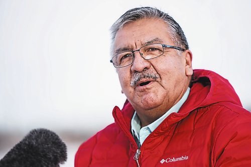 MIKAELA MACKENZIE / WINNIPEG FREE PRESS







Chemawawin Cree Nation chief Clarence Easter speaks at a Xplornet communications Inc. announcement in Grande Pointe on Tuesday, Nov. 30, 2021. For Martin Cash story.



Winnipeg Free Press 2021.