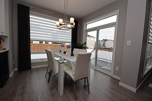 Todd Lewys / Winnipeg Free Press
Surrounded by glass, the roomy dining area is a solarium-like space that has direct access to a spacious backyard deck and offers room to seat up to 12 guests with ease.
