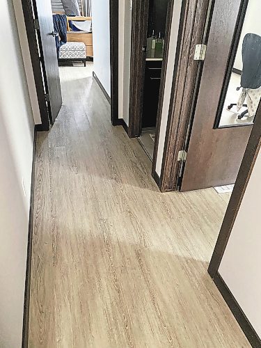 Marc LaBossiere / Winnipeg Free Press
Contiguous vinyl flooring throughout the main floor provides a seamless transition from room to room.
