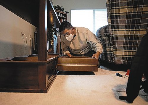 JESSICA LEE / WINNIPEG FREE PRESS



Raini Bowers builds furniture for his client Terrence Mills on December 14, 2021 in Mills&#x2019; residence. During the pandemic, Bowers turned towards freelance building furniture and now it&#x2019;s a side hustle for him.



Reporter: Gabby