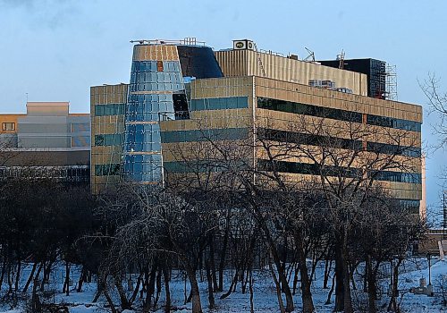 ken gigliotti \ winnipeg free press \ jan 24 2003 St Boniface Research Hospital expansion - in pic nearly completed exterior of the I.H. Asper Clinical Research Institute -kg