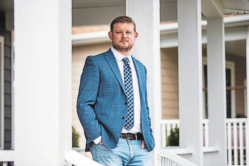 MIKAELA MACKENZIE / WINNIPEG FREE PRESS



Elmwood-Transcona MP Daniel Blaikie poses for a portrait in front of his home in Winnipeg on Friday, April 23, 2021. For Dylan story.

Winnipeg Free Press 2020.