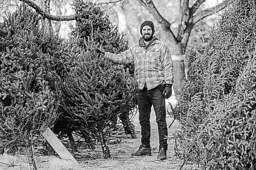 MIKAELA MACKENZIE / WINNIPEG FREE PRESS



Robin Bryan poses for a portrait with Christmas trees at Pete's Trees in Winnipeg on Friday, Dec. 3, 2021. For Martin Cash story.

Winnipeg Free Press 2021.