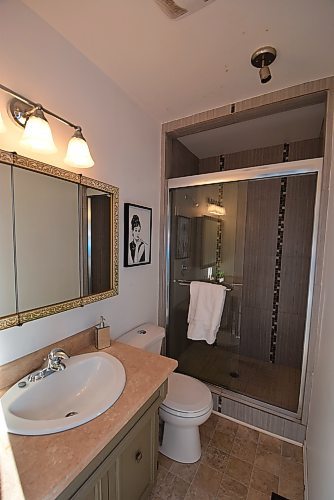 Todd Lewys / Winnipeg Free Press
The ensuite’s crowning touch is a walk-in with elegant tile trim and surround.