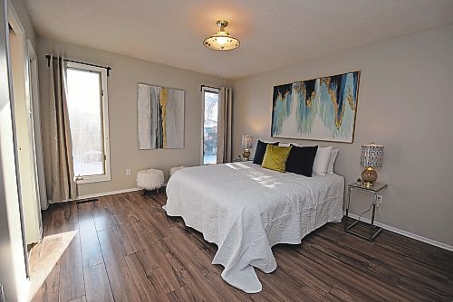 Todd Lewys / Winnipeg Free Press
Serenity pervades the spacious, privately-situated primary bedroom.